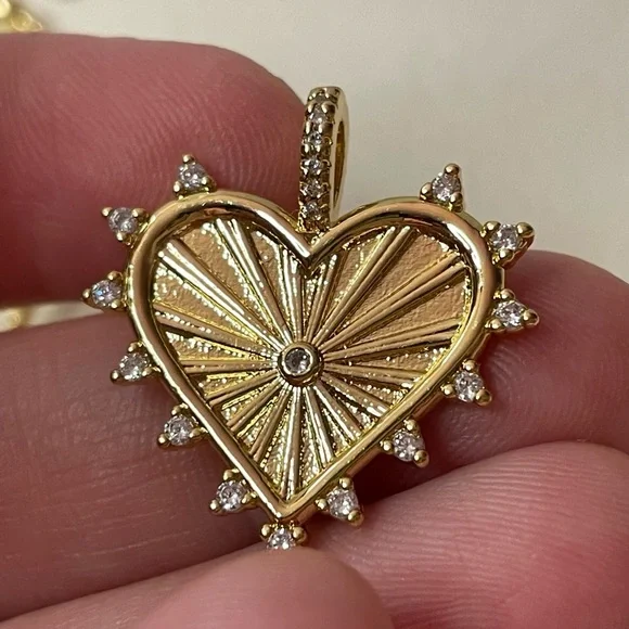 Sacred Heart Necklace, 18k Gold - Picture 3 of 9